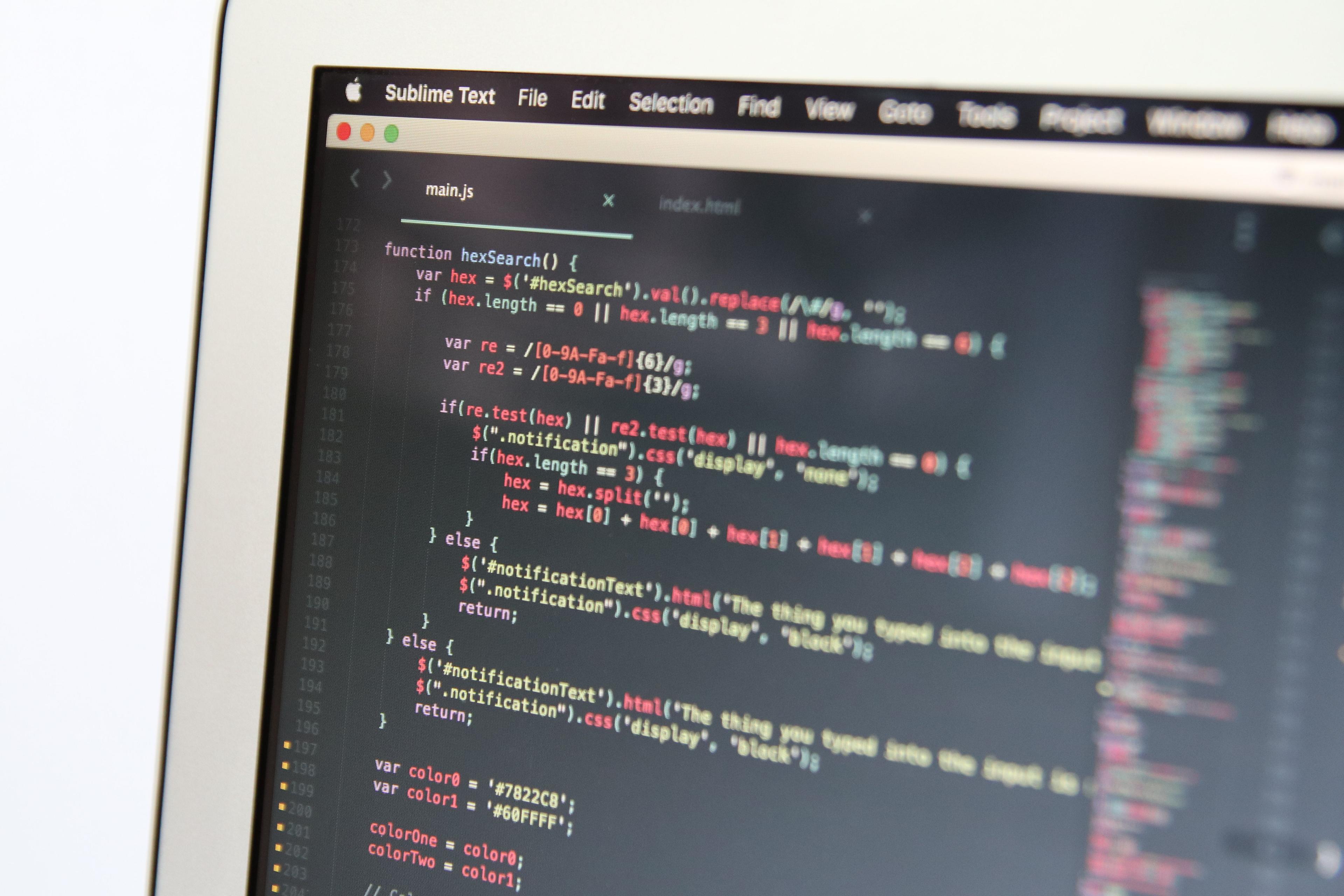 Kod modułu PrestaShop na ekranie — development rozszerzeń na zamówienie